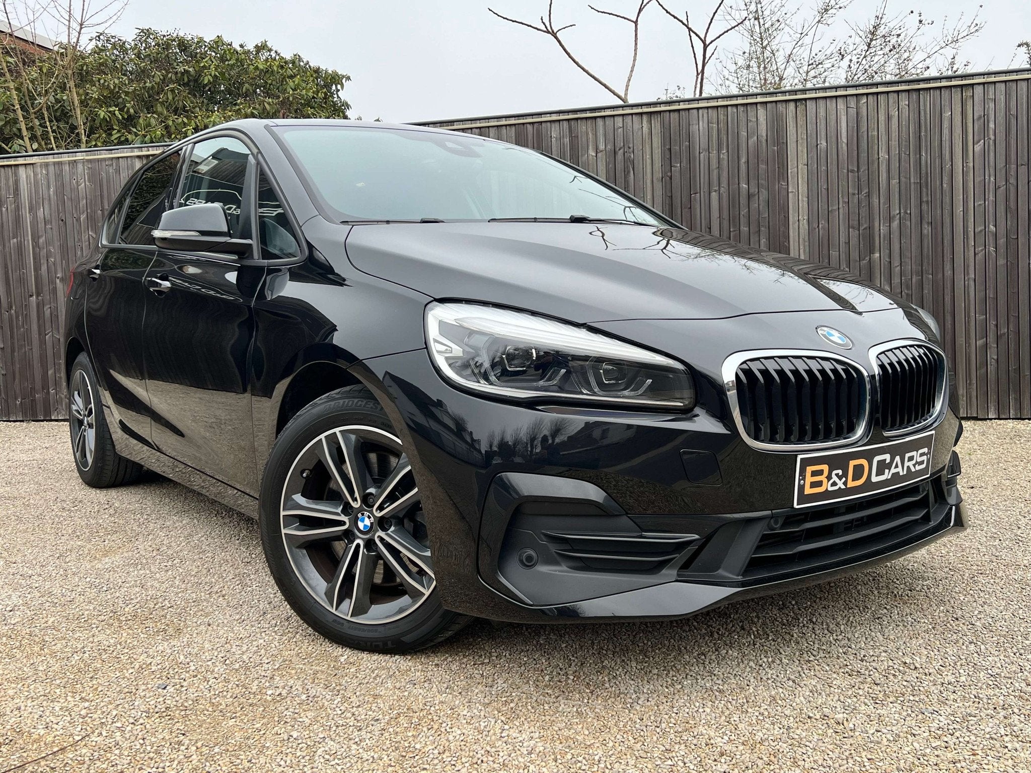 BMW 225 XE Acti­ve Tou­rer Sport Line NET­TO: €15.694, Auto's, BMW, Automaat, Gebruikt, Euro 6, Leder en Stof