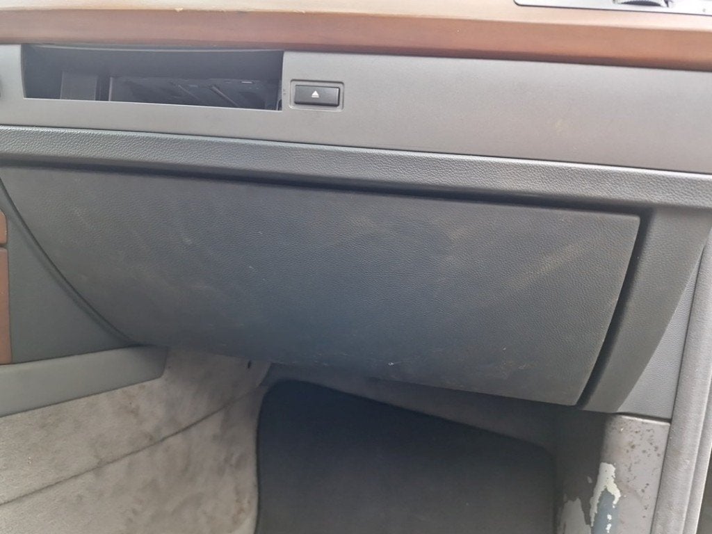 COMPARTIMENT A GANTS BMW 7 serie (E65 / E66 / E67), Utilisé, BMW, Petuelring 130
80809  München, DE, Bayerische Motoren Werke AG