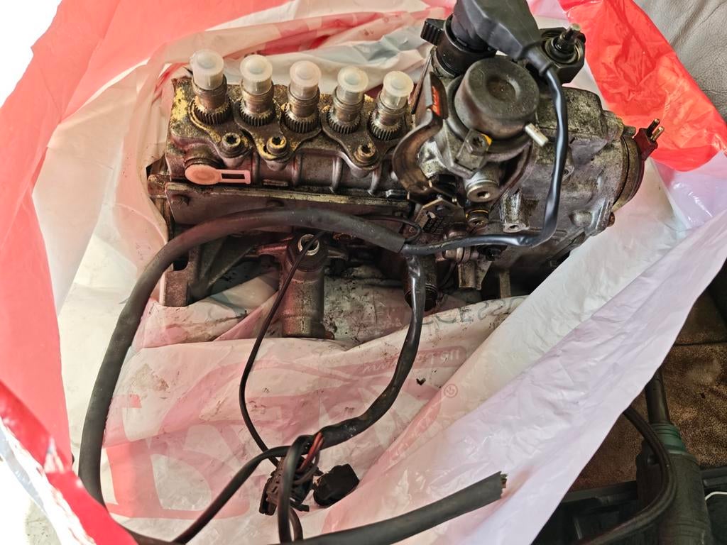 Mercedes 250 turbo diesel td dieselpomp om602 om605, Enlèvement