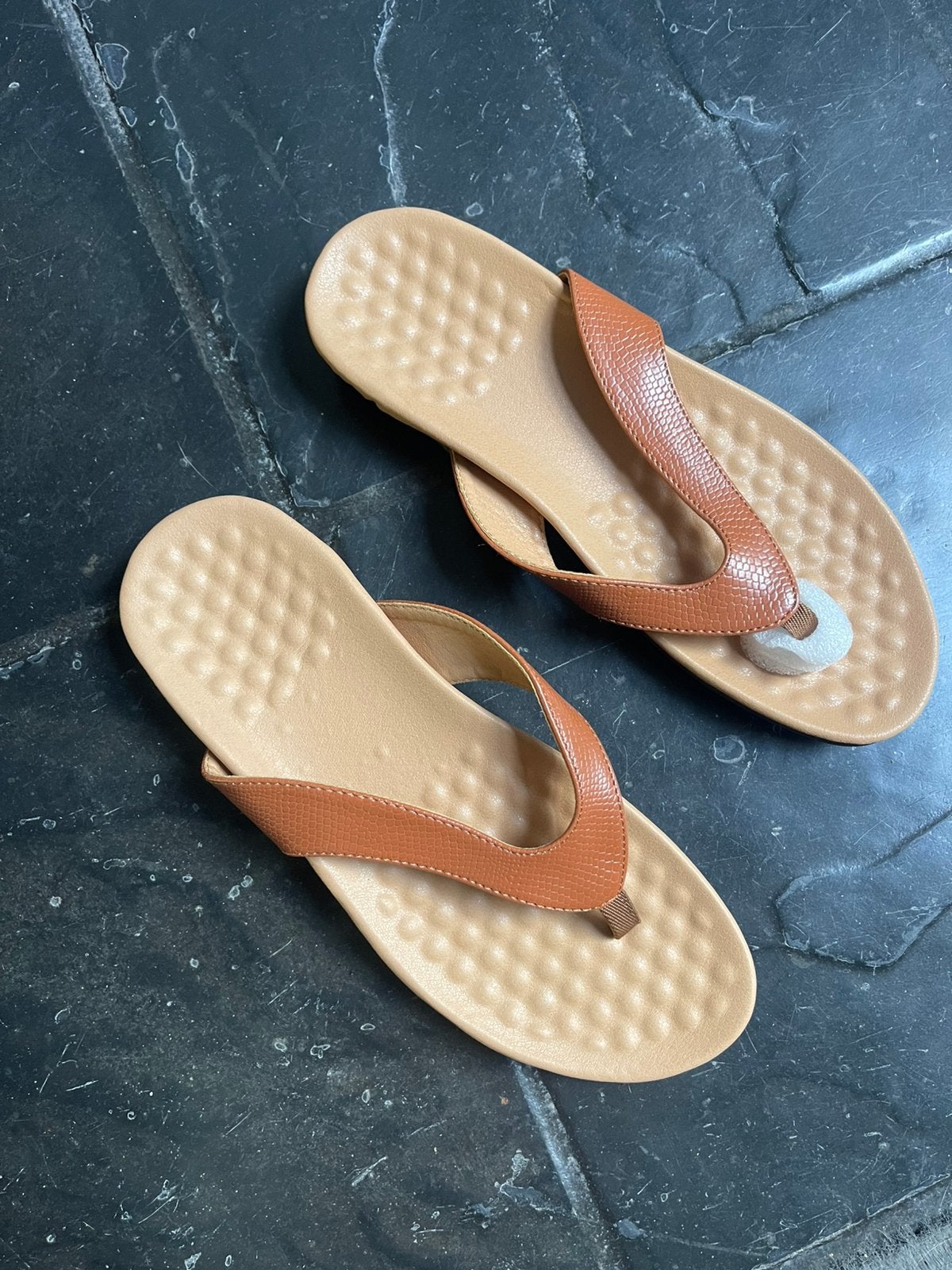 Leren slippers dames – Orthopedisch Comfort & Tijdloze Stijl, Enlèvement, Brun, Sandales de bain