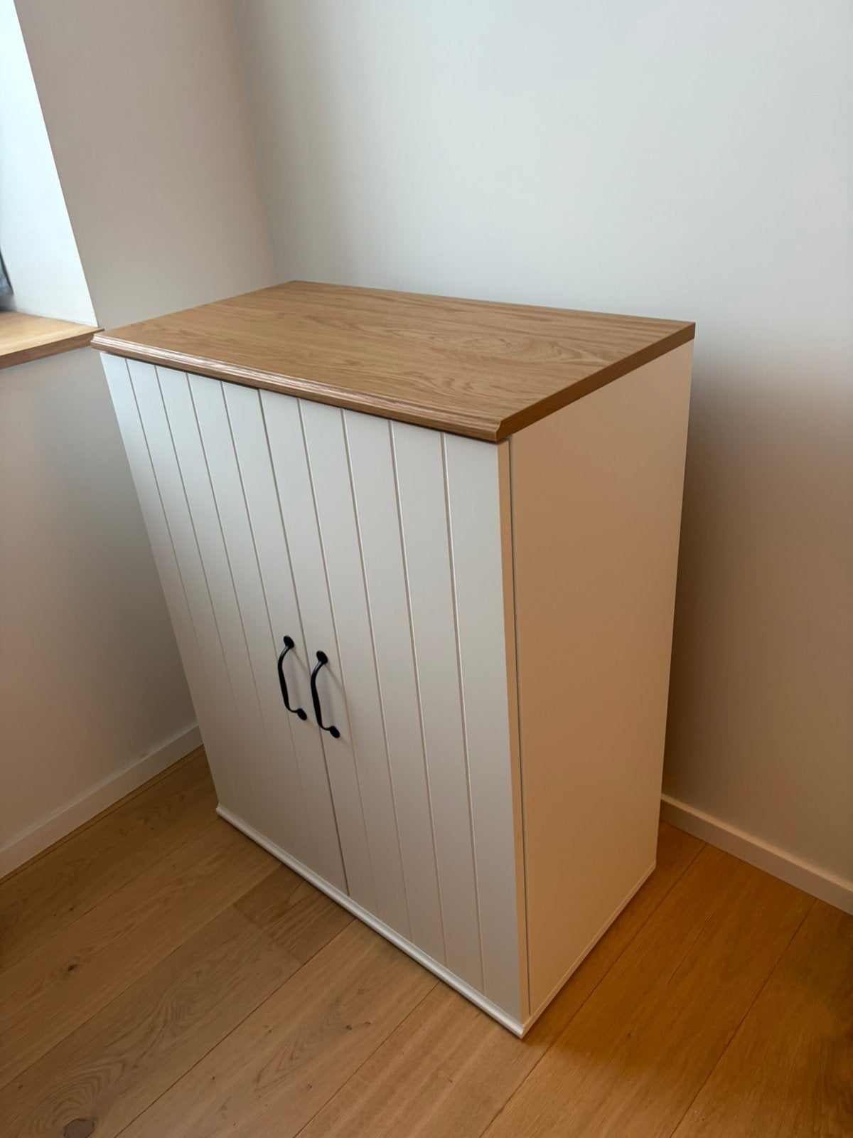 Armoire en bois blanc avec plateau en bois, style campagnard, Enlèvement, Comme neuf