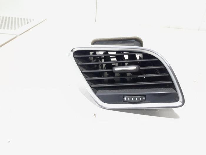 Grille aération tableau de bord d'un Audi Q3, -, 3 mois de garantie, Audi, Utilisé