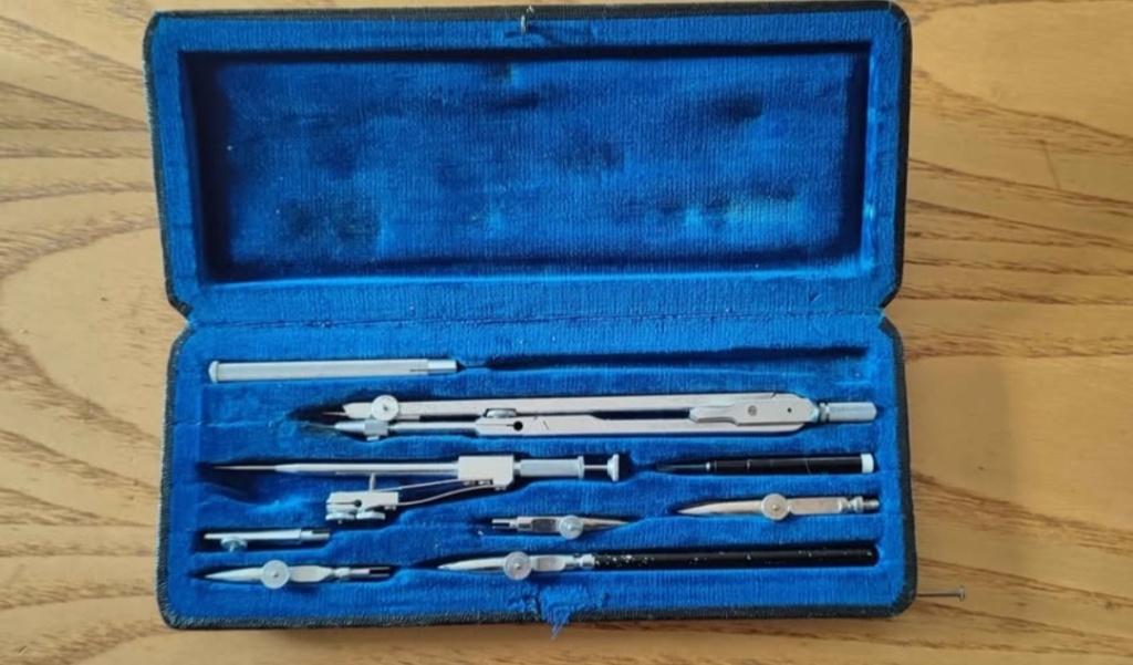 Set de compas vintage Kern dans son étui d origine, Enlèvement