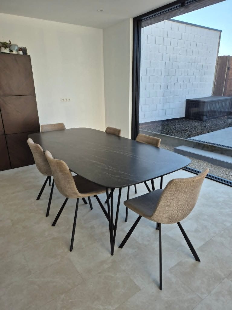 Volkeramische eettafel - perfecte staat/geen schade - €800, Ophalen, 100 tot 150 cm, Overige materialen, Vijf personen of meer