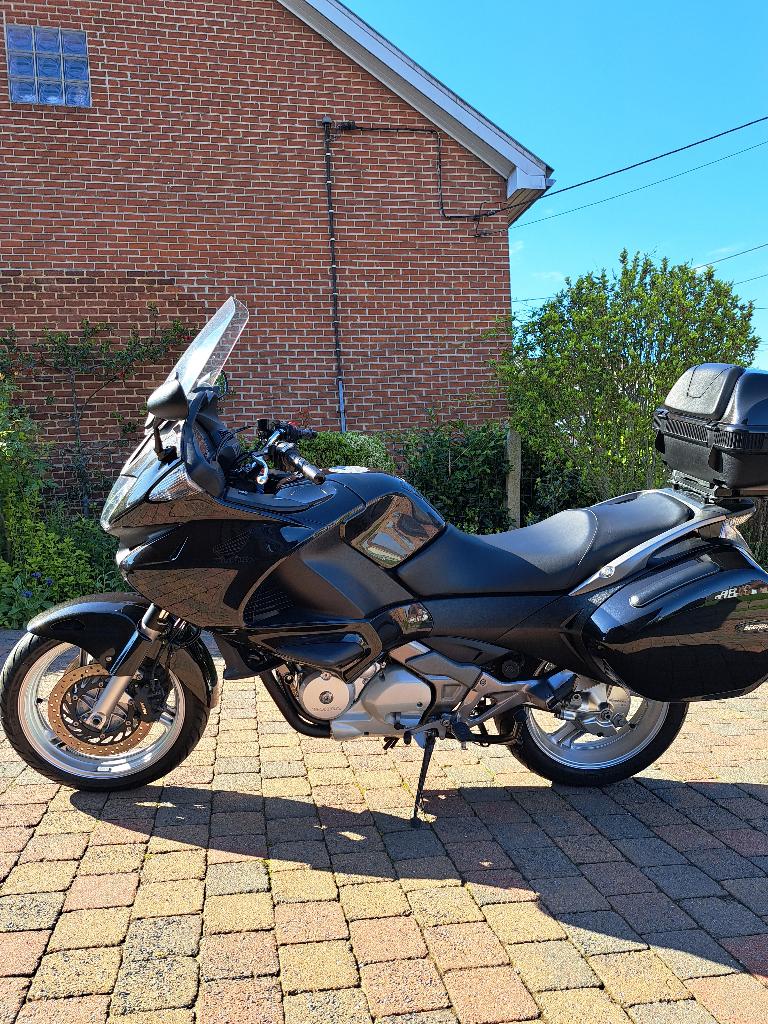 Honda deauville 700. 16000km, 2011, Motos, Tourisme, 700 cm³, Manuelle, Transmission par cardan