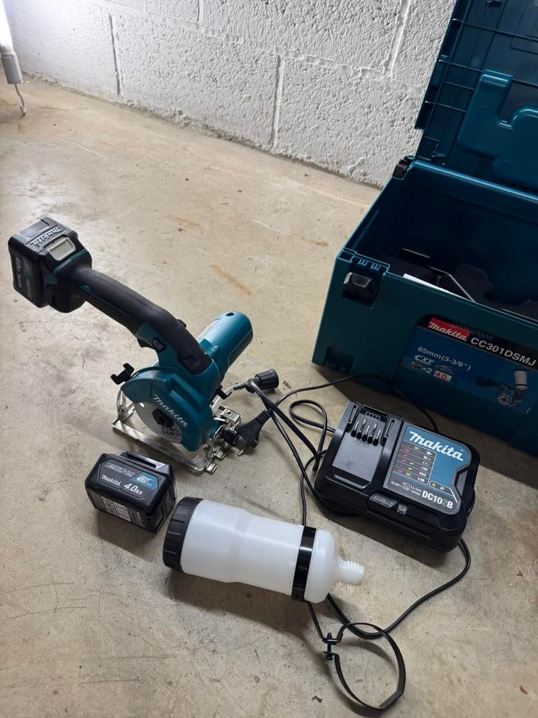 Makita CC301DSMJ + 2x CXT 12v 4Ah batterijen +lader, Enlèvement, Comme neuf