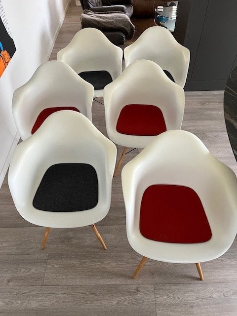 Vitra Eames stoelen, Huis en Inrichting, Gebruikt, Wit, Vijf, Zes of meer stoelen, Ophalen
