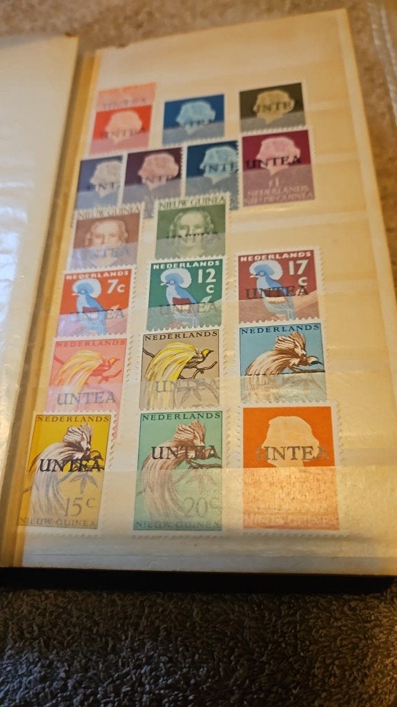 Pays-Bas - Timbres de l'Inde, Guinée  l'Indonési album, Timbres & Monnaies, Timbres | Indes orientales néerlandaises, Enlèvement ou Envoi