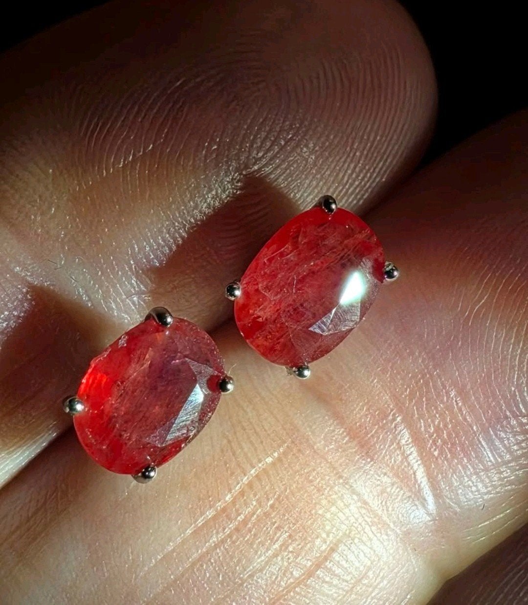 Sterling zilveren oorbellen met natuurlijke saffieren, Ophalen, Nieuw, Met edelsteen, Rood