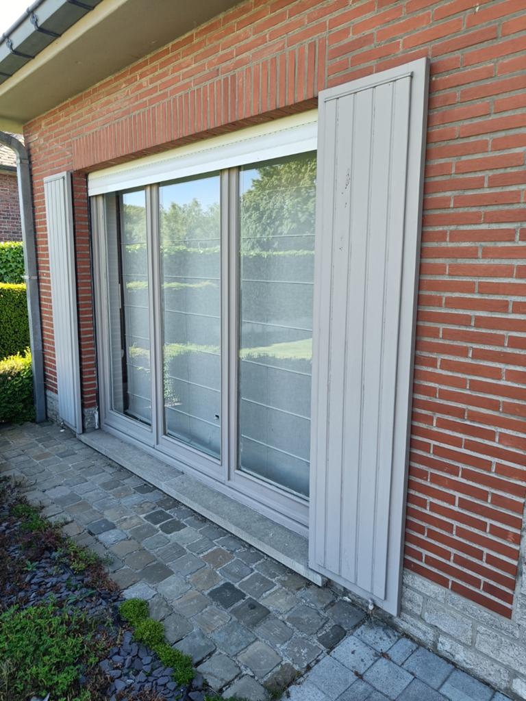 Raam panelen ter versiering rond ramen., Ophalen