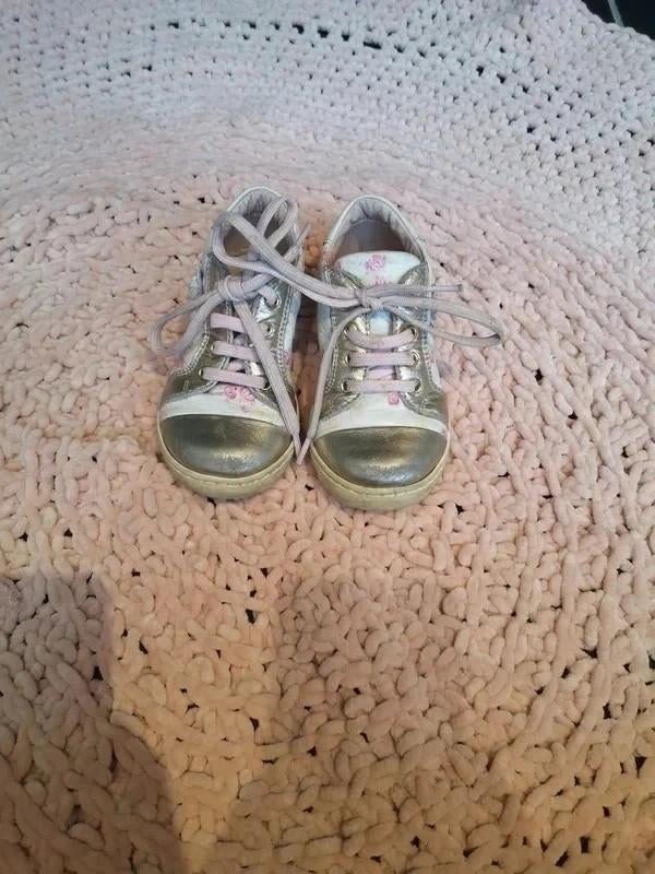 Monnalisa sneakers, Kinderen en Baby's, Gebruikt, Meisje, Sportschoenen, Ophalen of Verzenden