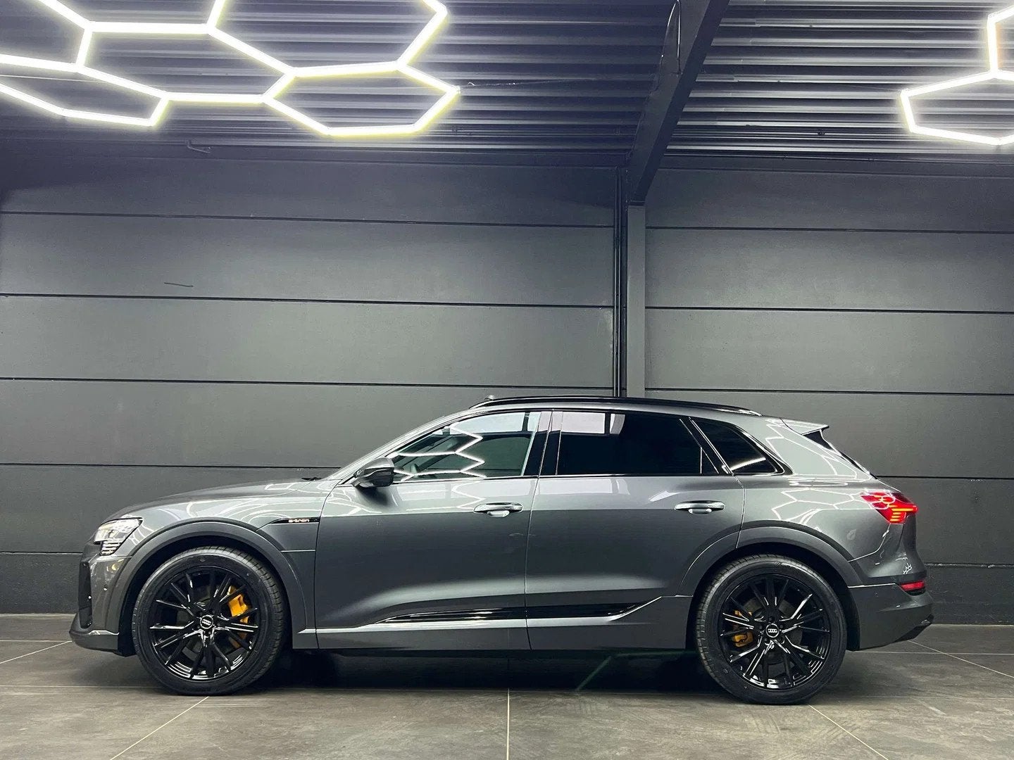 Audi e-tron 55 Quattro / S Line / shadow line / Matrix /, Auto's, Automaat, Gebruikt, 5 zetels, 5 deurs