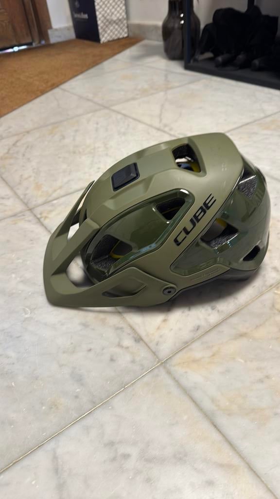 Nieuwe ongebruikte Cube fietshelm mountainbike, Fietsen en Brommers, Fietsaccessoires | Fietshelmen, Verzenden