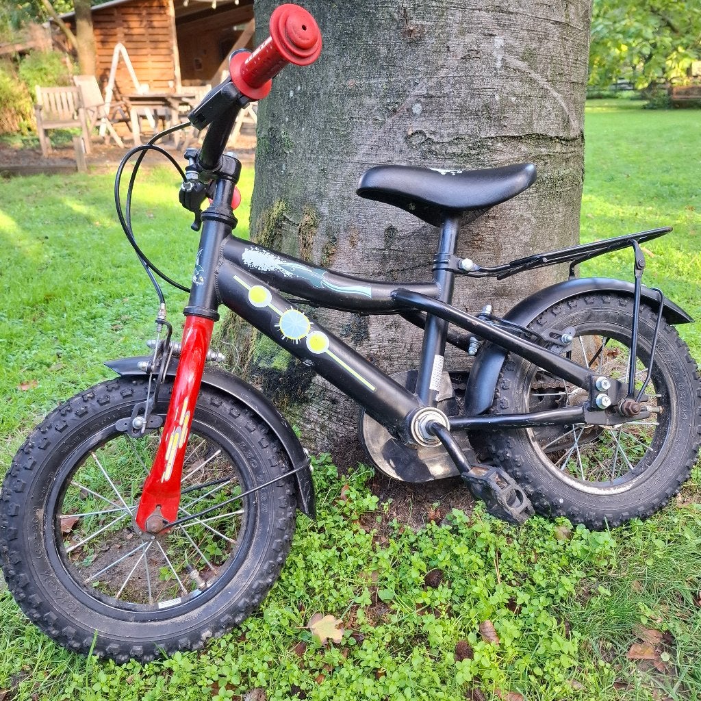 Zwarte kinderfiets 2- jaar 12 inch, Ophalen, Terugtraprem, Zijwieltjes, Gebruikt