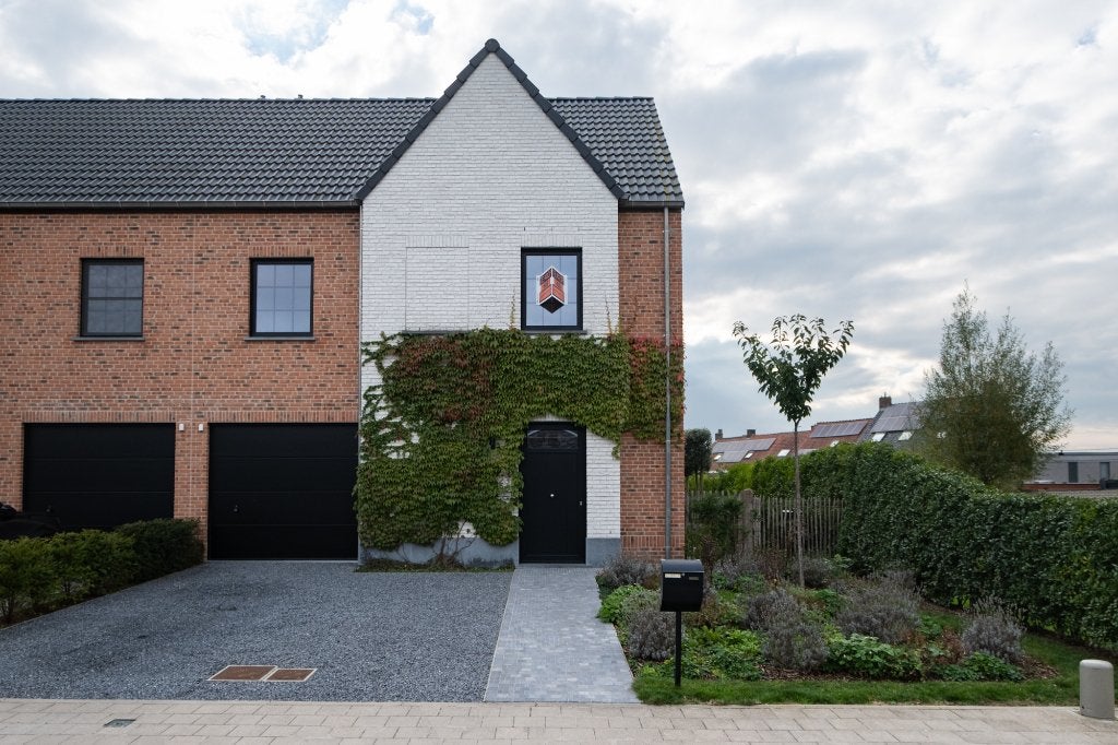 Recent gebouwde (2020), lichtrijke woning, Immo, 200 tot 500 m², 185 m², 23 kWh/m²/jaar, 3 kamers