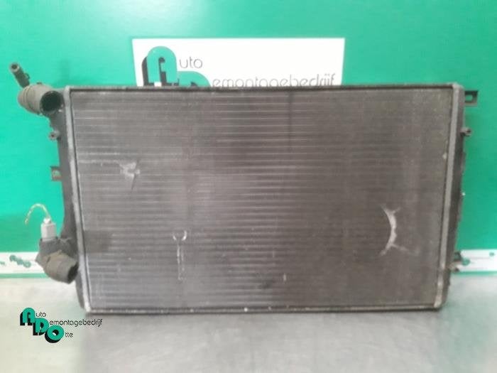 Radiateur d'un Volkswagen Jetta (Jetta 05-), Volkswagen, -, 3 mois de garantie, Utilisé