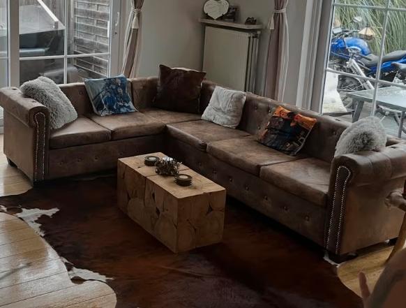 Chesterfieldlook hoeksalon 4 maand oud, Ophalen, Zo goed als nieuw, Chesterfield look