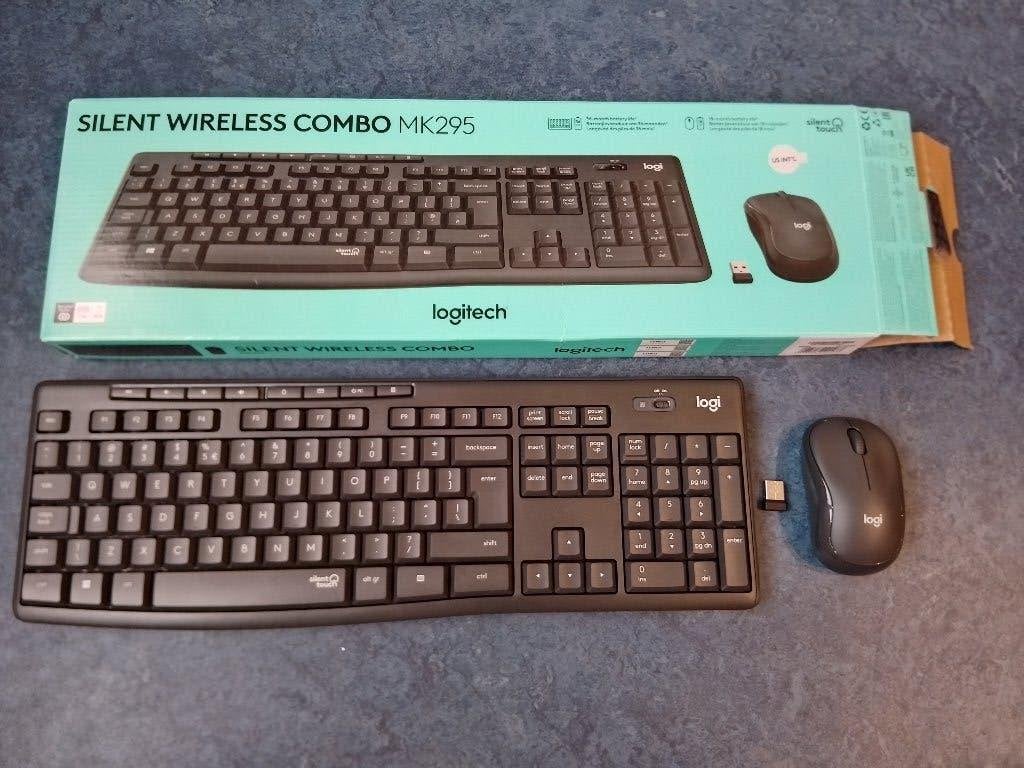 Logitech SILENT WIRELESS COMBO MK295 QWERTY KEYBOARD+MOUSE, Computers en Software, Ophalen, Logitech, Nieuw, Draadloos