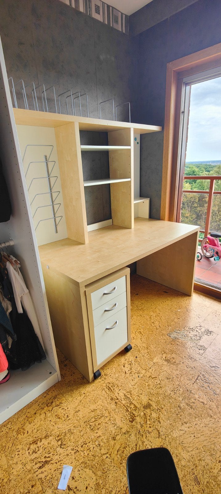 zeer stevig bureau, Huis en Inrichting, Bureaus, Ophalen, Gebruikt, Met wielen, 140 cm