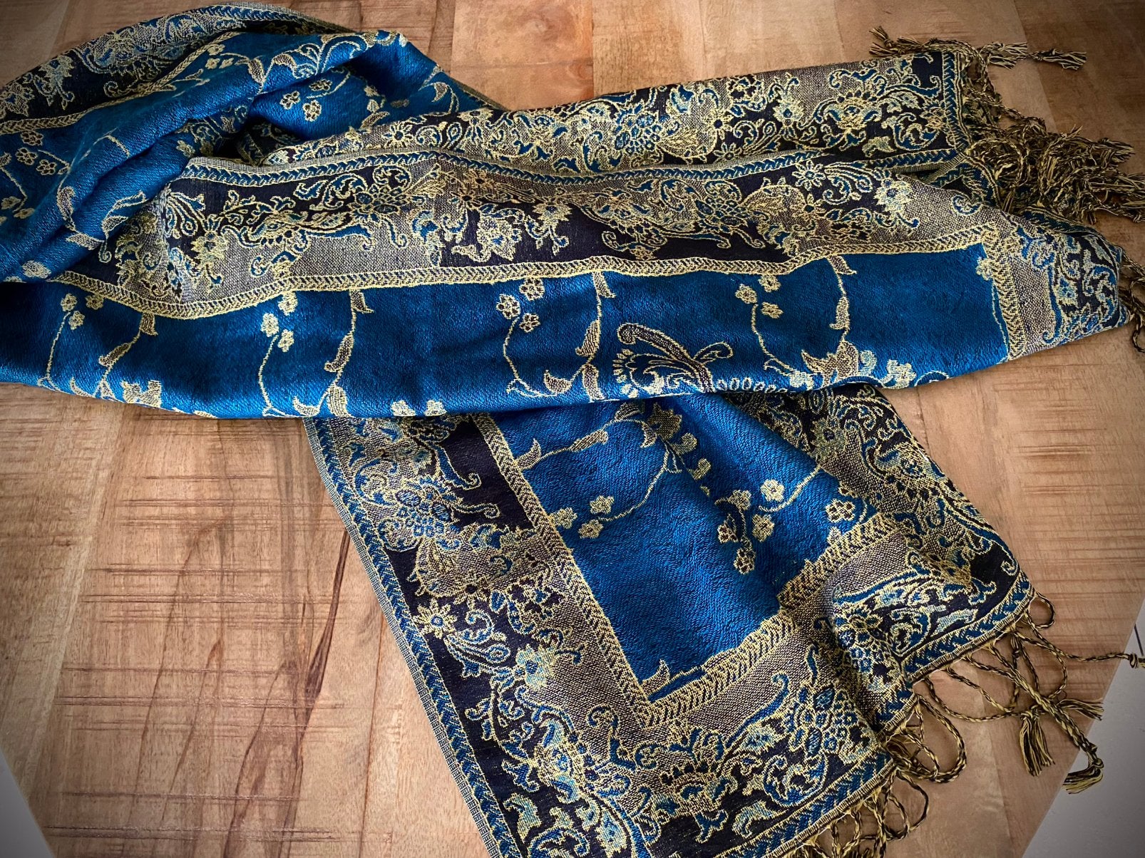 Sjaal Groen/goud 🧣 ⚜️🟢, Kleding | Dames, Mutsen, Sjaals en Handschoenen, Zo goed als nieuw, Sjaal, Verzenden