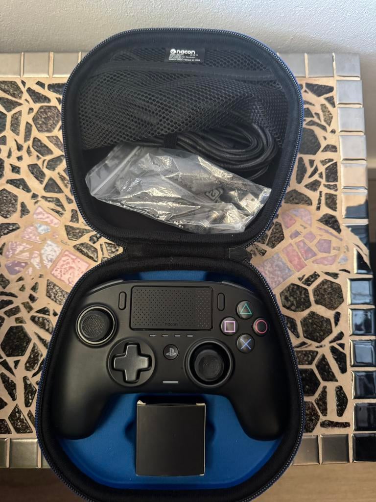 Pro controller nacon ps5, ps4, pc, Games en Spelcomputers, PlayStation 4, Ophalen of Verzenden, Zo goed als nieuw, Controller