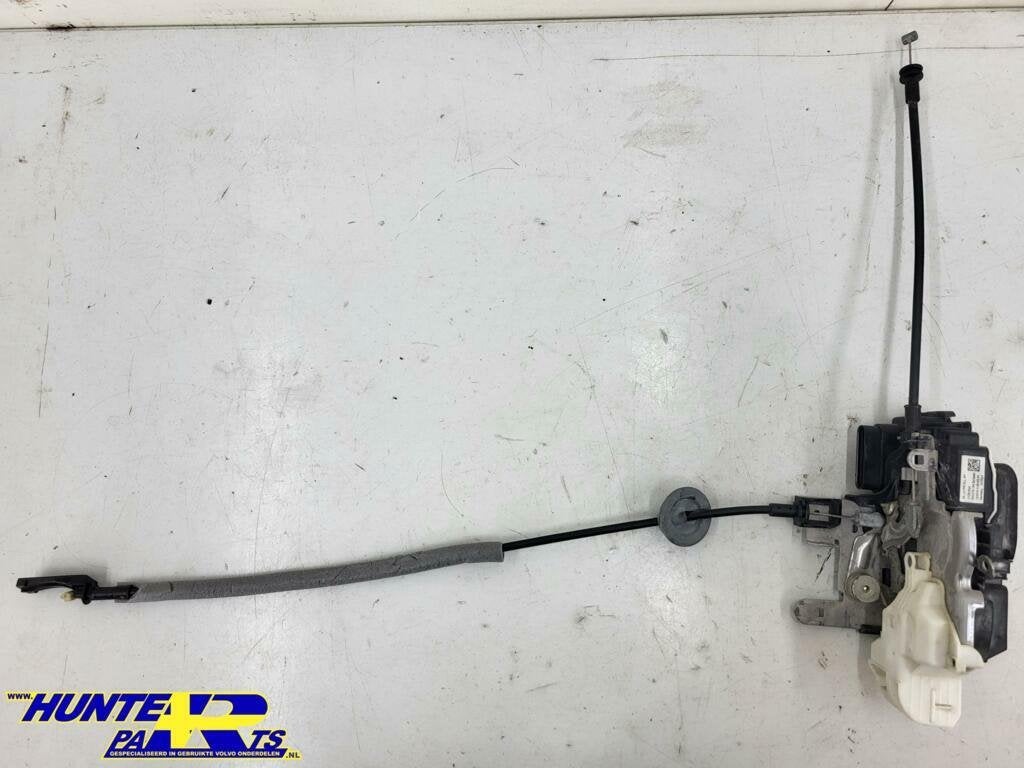 Deurslot mechaniek linksvoor Volvo V40 II ('12-'19) 31391824, Gebruikt, Ophalen of Verzenden, Volvo, Volvo