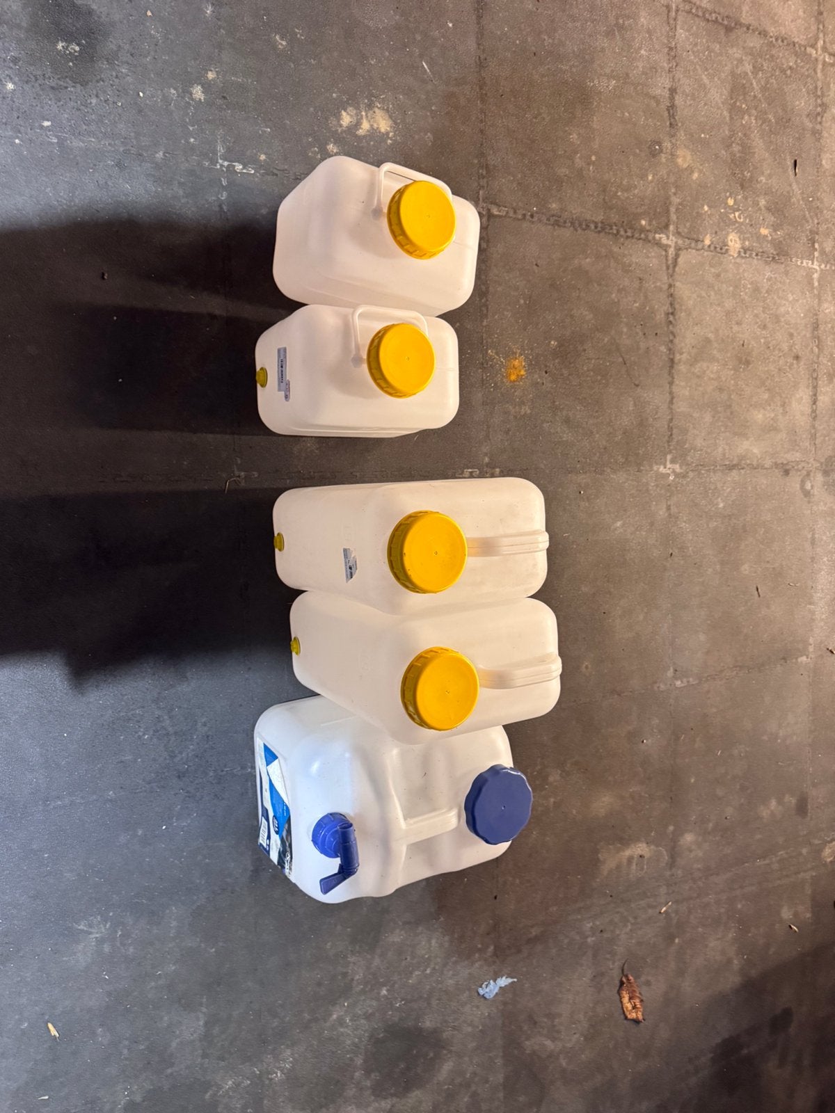 5 x Drinkwater tanks 10l , 19l en 23 l, Caravans en Kamperen, Ophalen, Zo goed als nieuw
