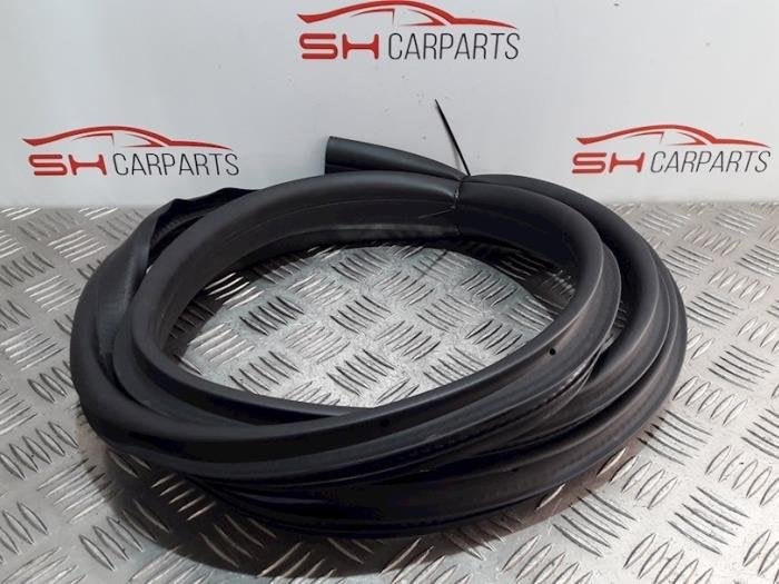 Portierrubber 4Deurs links-achter van een Ford Fiesta, Gebruikt, -, -, Ophalen of Verzenden