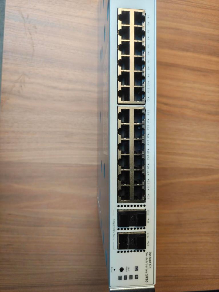Aruba Instant On 1930 24G 4SFP/SFP+, Ophalen of Verzenden, Zo goed als nieuw