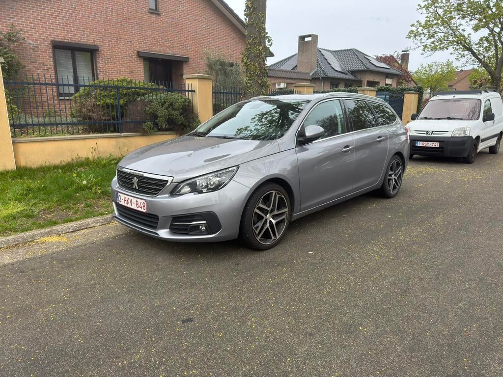 Peugeot 308 sw carplay-1.2(130pk)-6 versnellingen, Autos, Peugeot, Entreprise, Caméra 360°, Caméra de recul, Phares directionnels