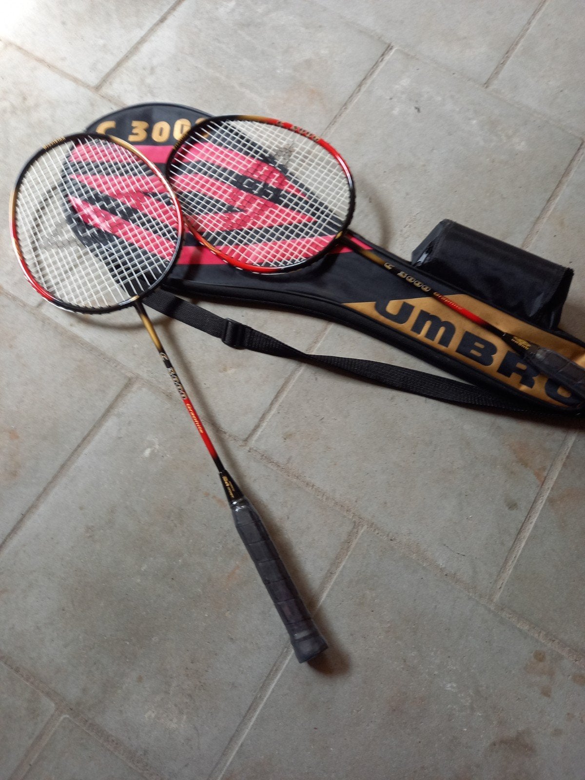 Badmintonracket (2 stuks) + Rackettas, Sport en Fitness, Badminton, Ophalen of Verzenden