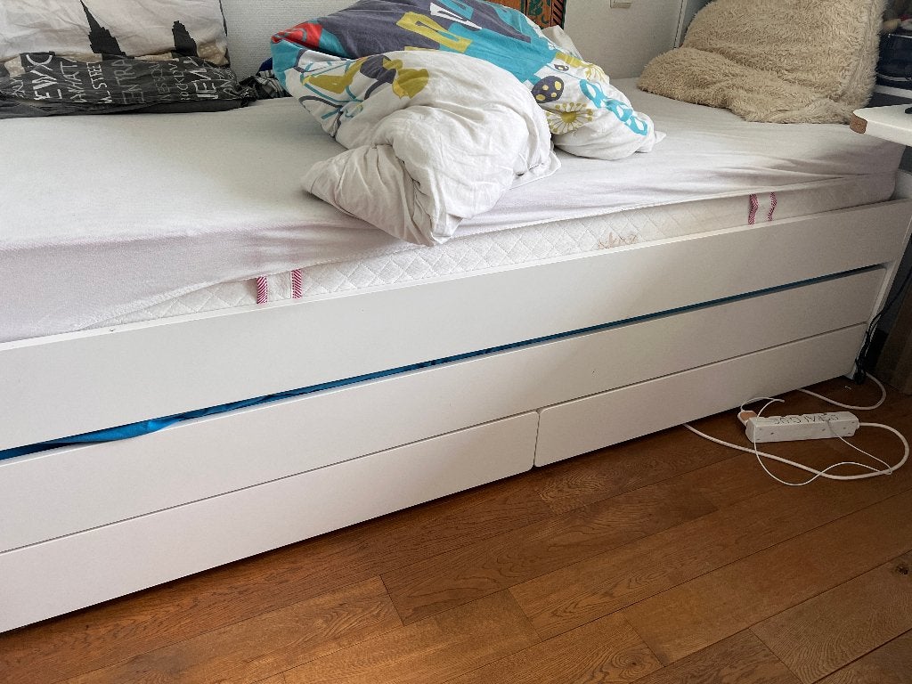 Lit tirroir 2 x 90cm/200 cm IKEA avec sommiers et 2 matelas, Ophalen, 90 cm, Eenpersoons, Wit
