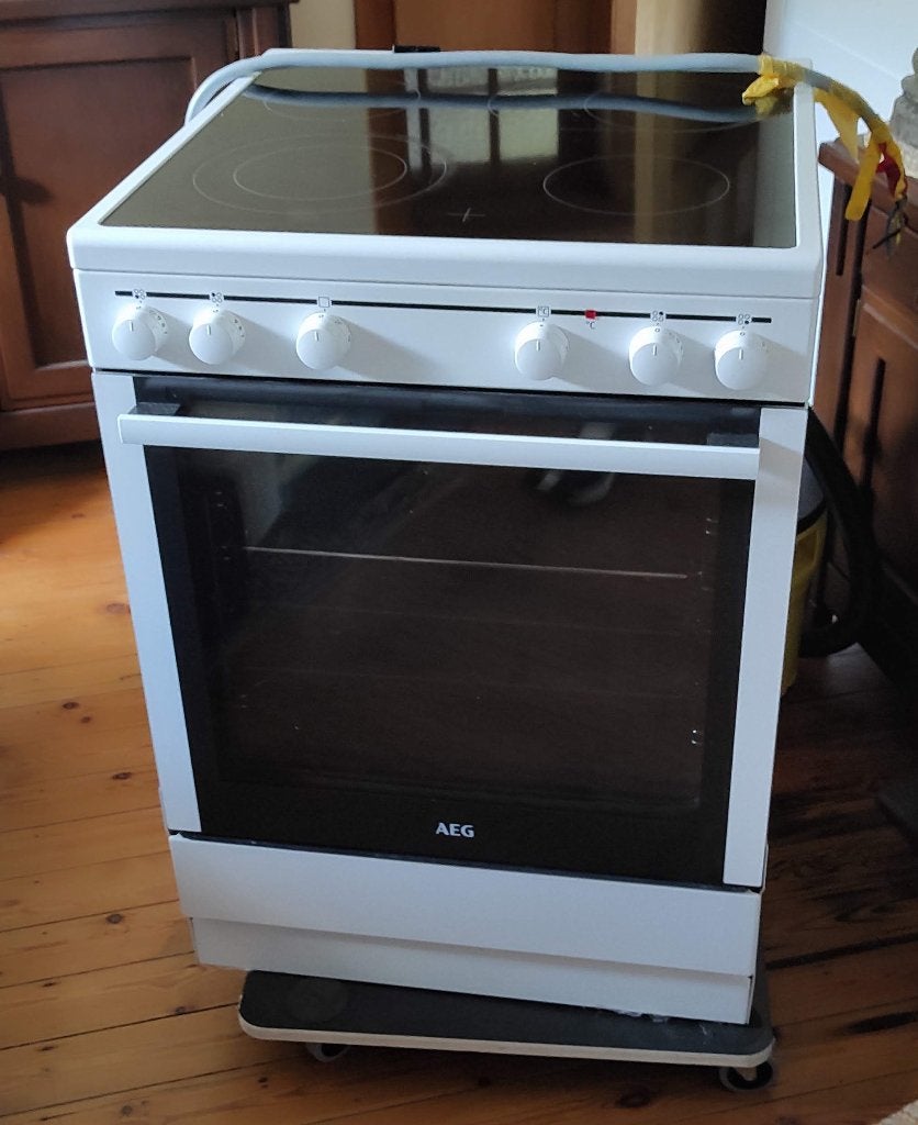 Cuisinière électrique AEG, 85 à 90 cm, 4 zones de cuisson, Enlèvement, Utilisé