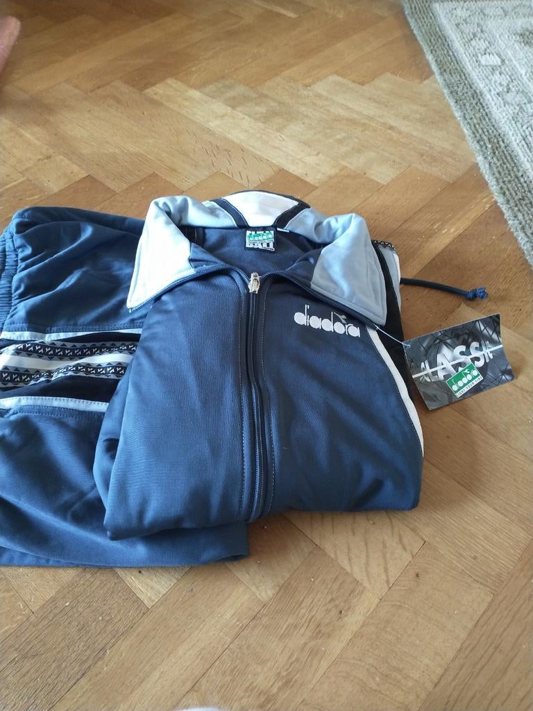 Nieuw trainingspak diadora xl, Ophalen