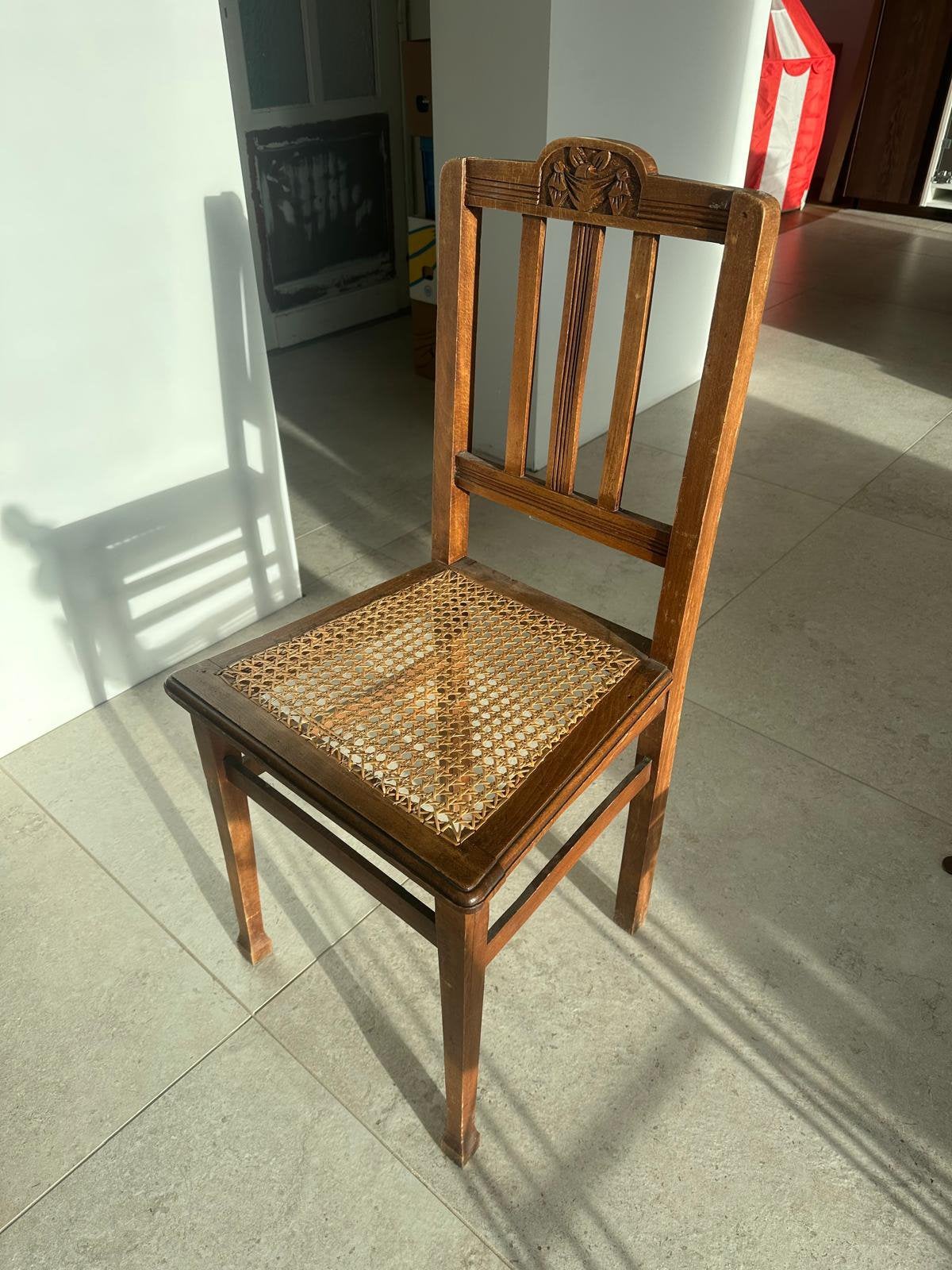 4 houten stoelen met rieten zitting, Ophalen