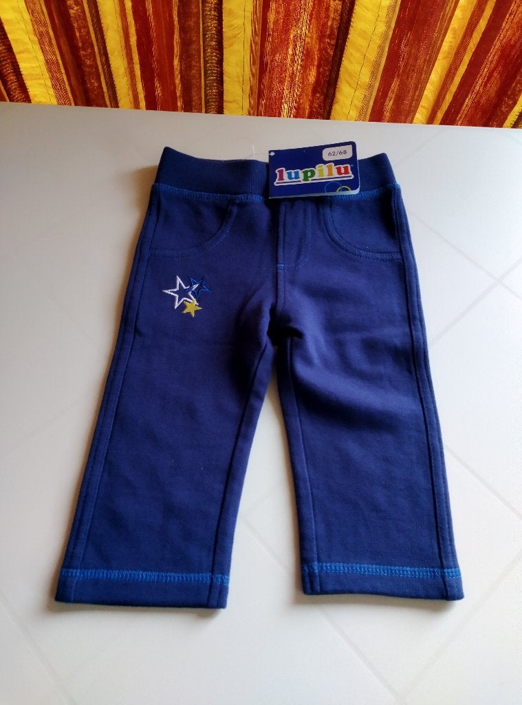 nieuwe blauwe lange joggingbroek, Ophalen