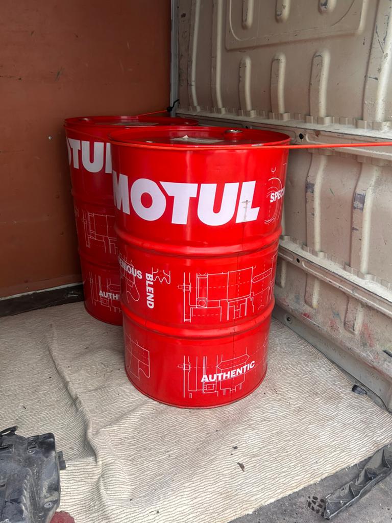Olievat 208L Motul, Ophalen, Zo goed als nieuw