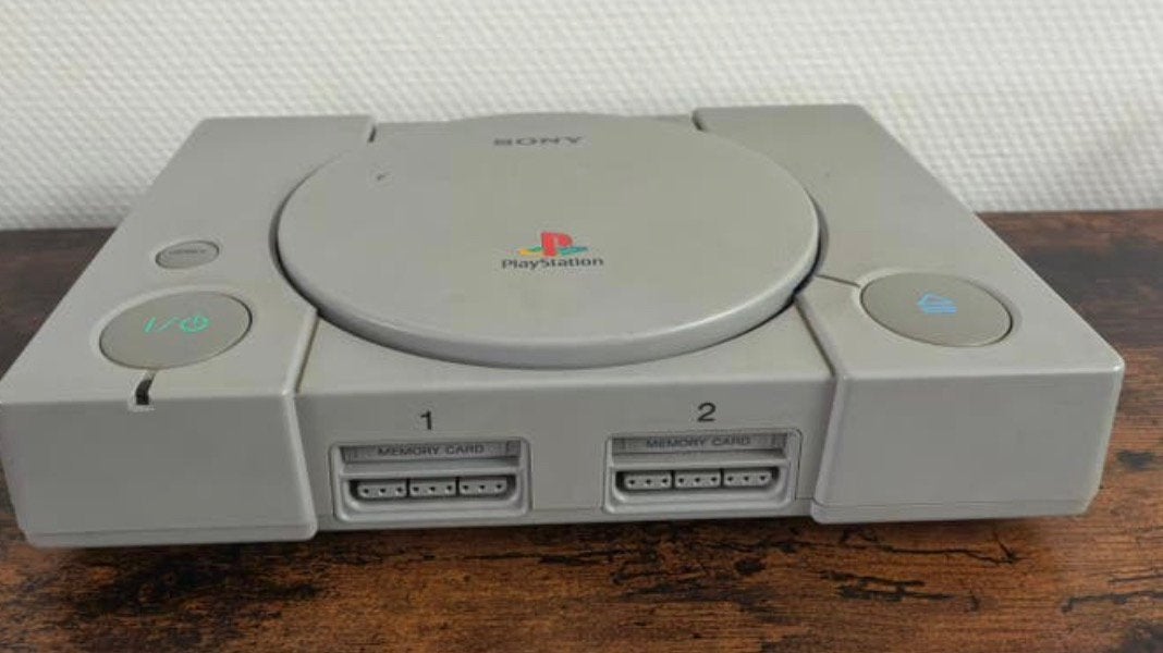 Playstation 1 + controller, Games en Spelcomputers, Ophalen of Verzenden, Zo goed als nieuw
