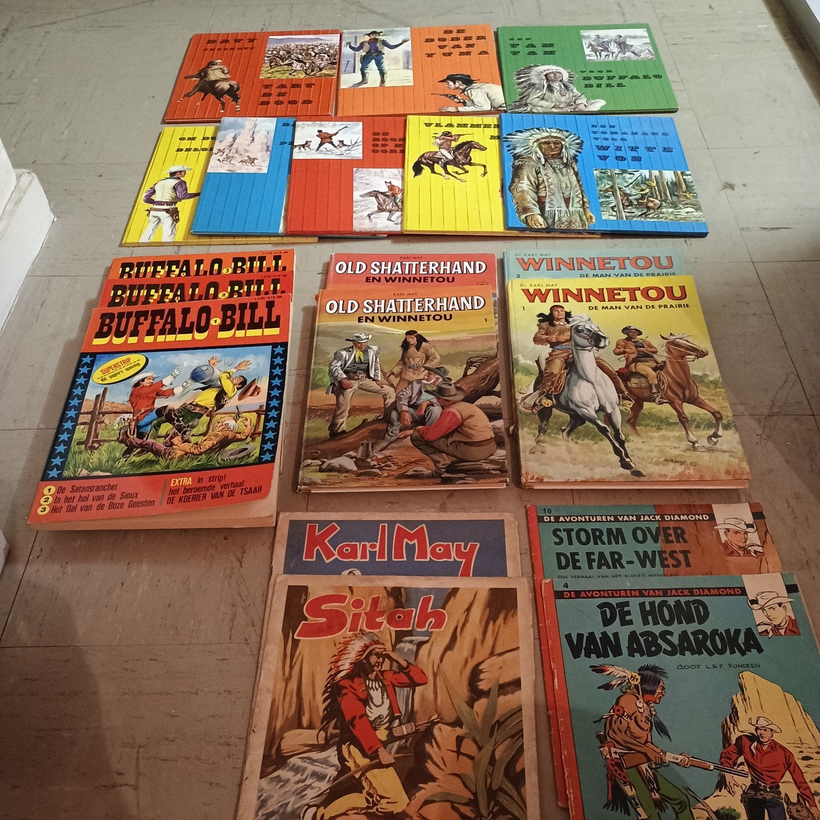 Diverse oude strips cowboys en indianen., Ophalen