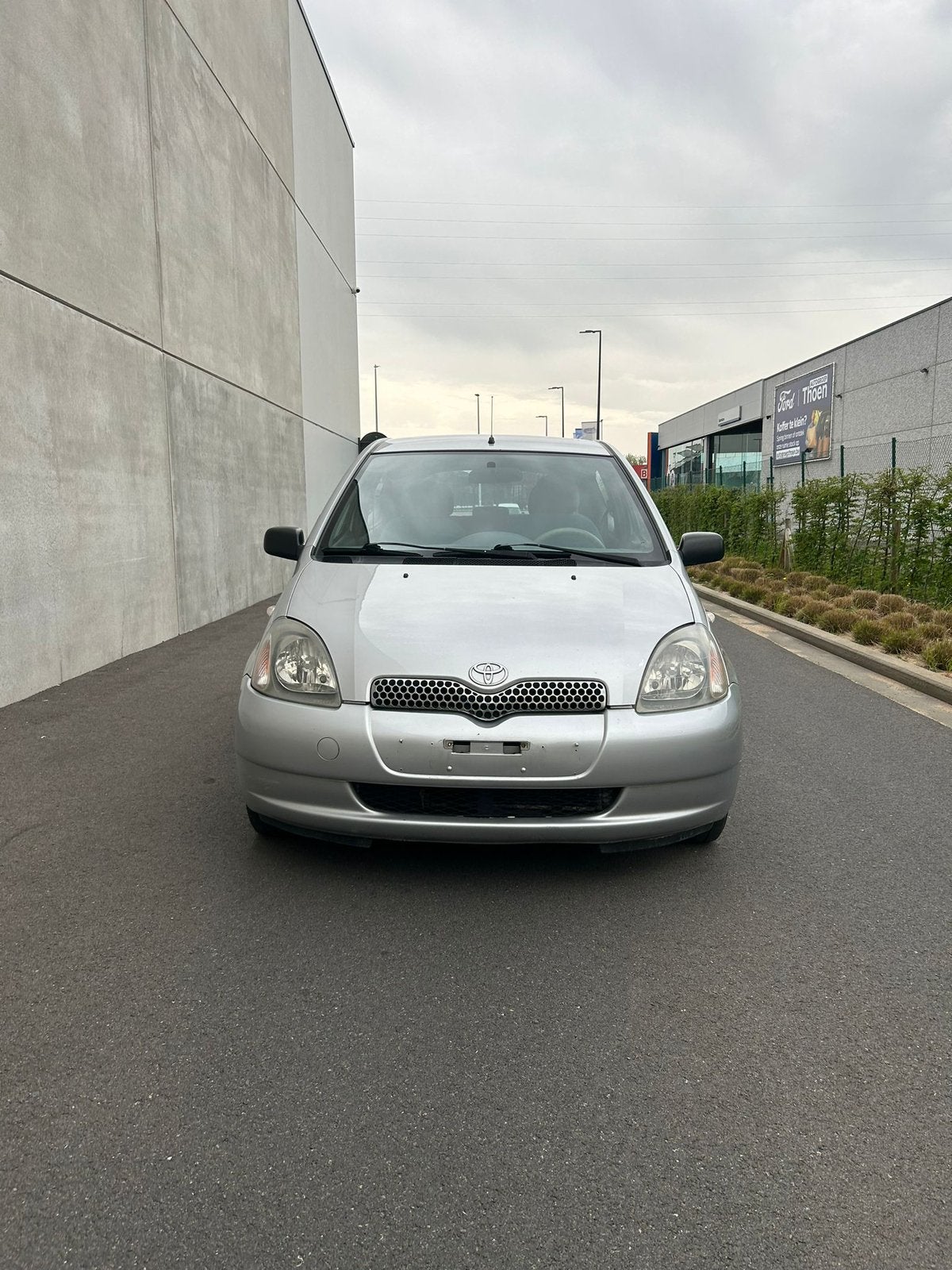 Toyota Yaris 1.3 AUTOMAAT km165260 bj2000 1j garantie, Automaat, Parkeersensor, Bedrijf, Yaris
