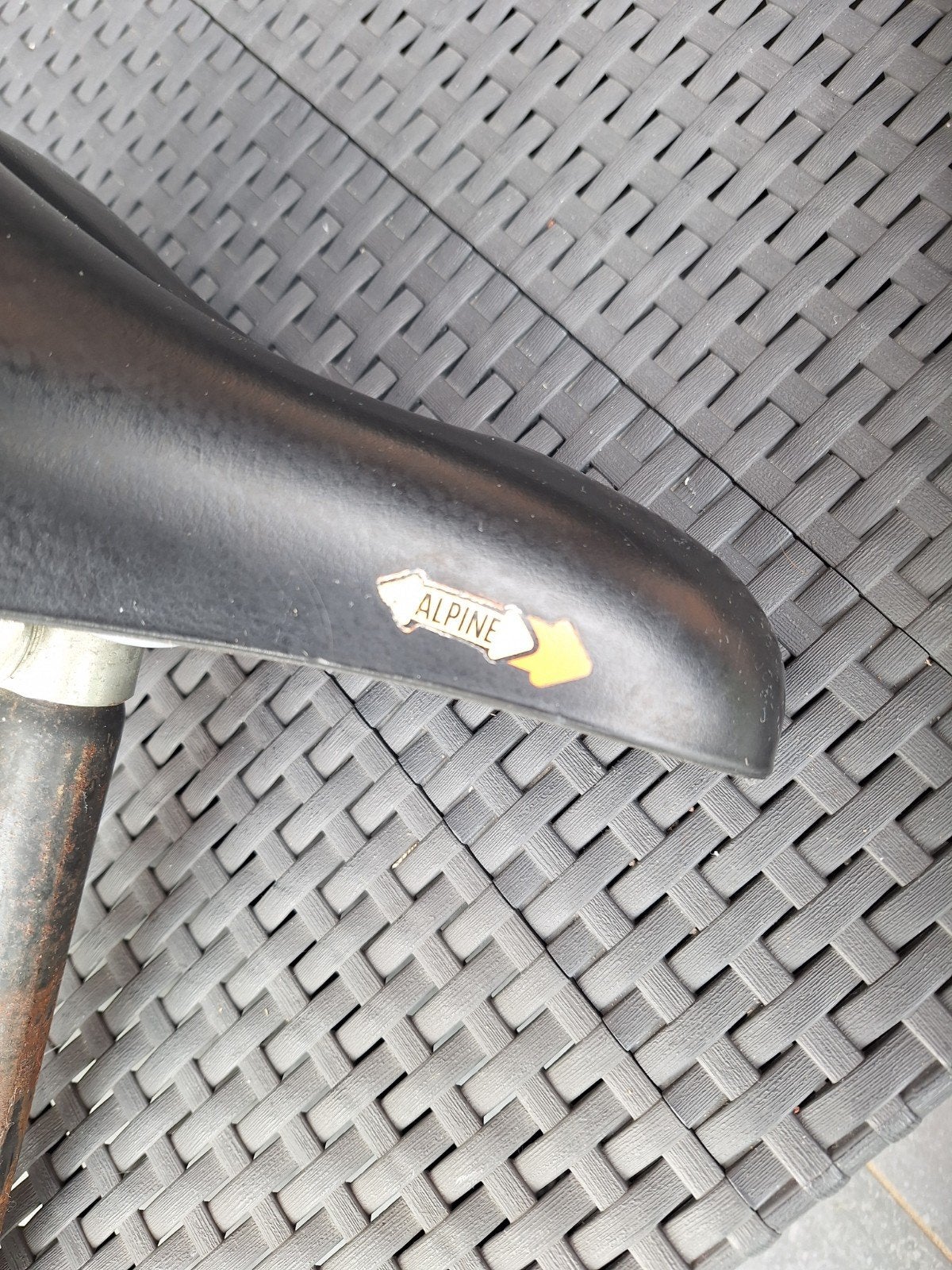 2 zadels voor fiets, Fietsen en Brommers, Ophalen, Gebruikt, Alpina