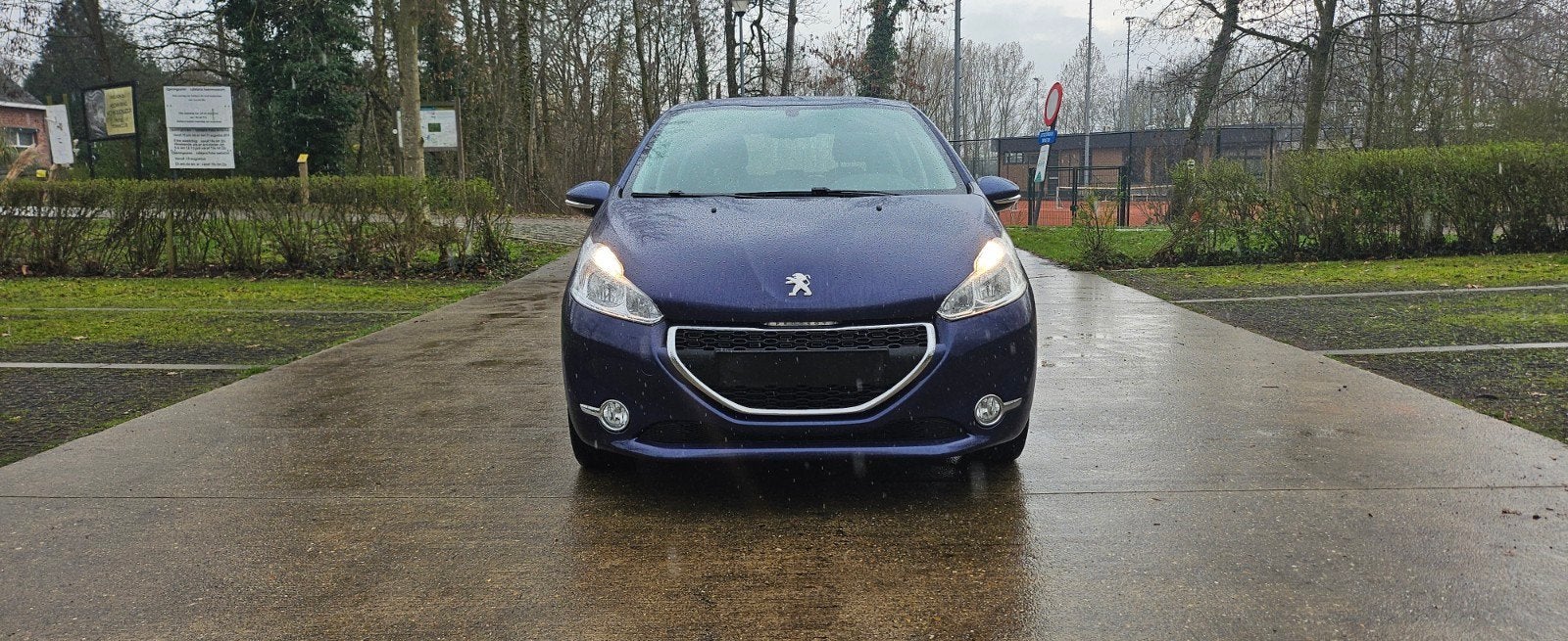 Peugeot 208  1.2 Benzine Bj.2014 Met 81.000 Km. Garantie!!, Auto's, Voorwielaandrijving, Stof, Blauw, Bedrijf
