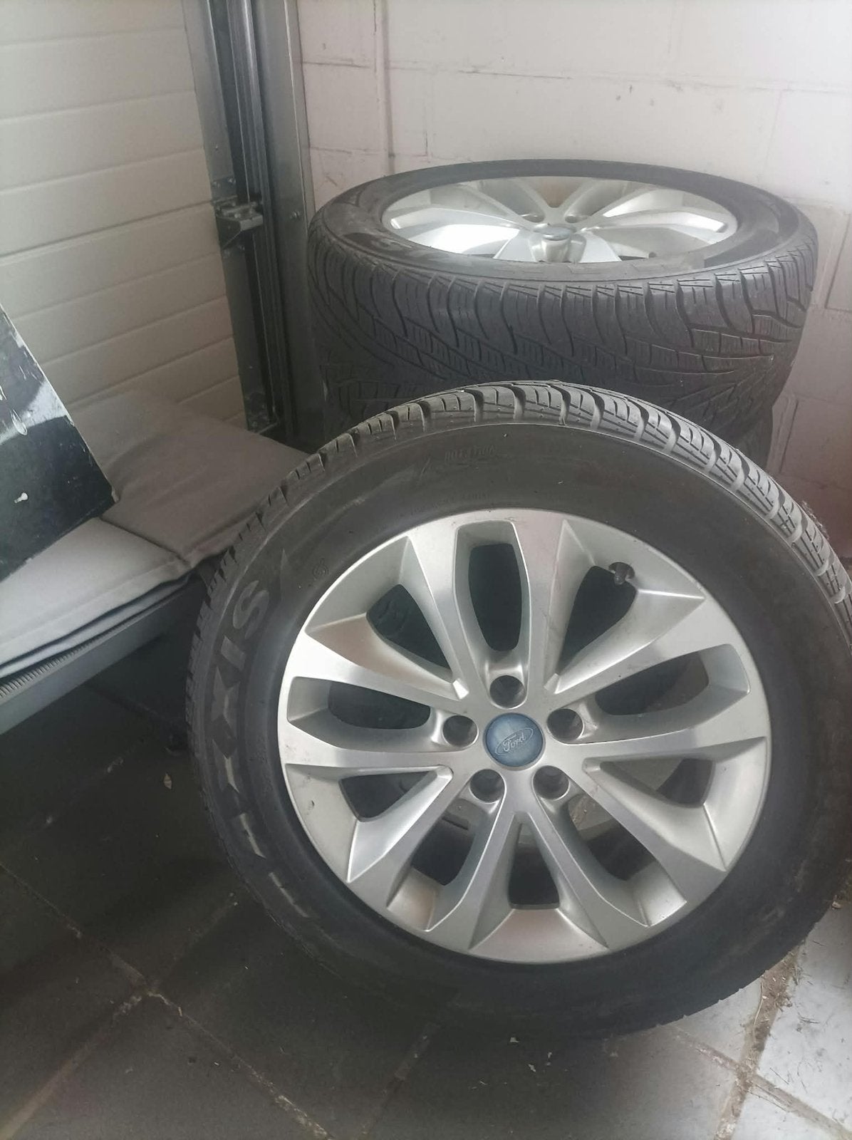 Ford kuga banden met velg, Ophalen, Zo goed als nieuw