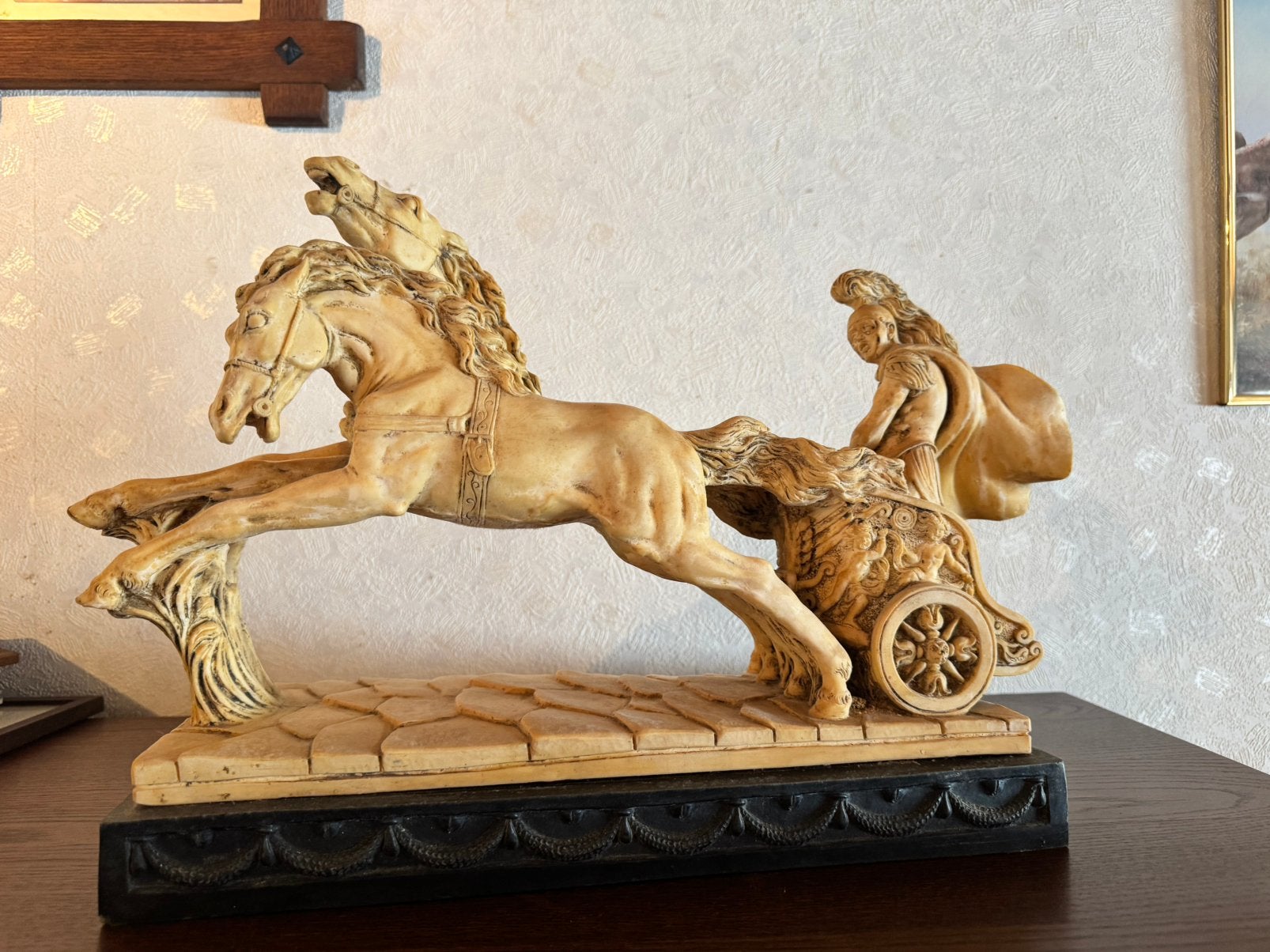 Beeld Romeinse strijdwagen, Ophalen