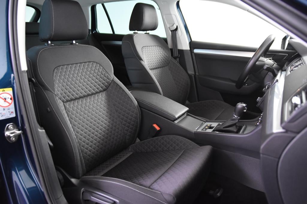Skoda SuperB iV Combi *1ste Eigenaar*Navigatie*Camera*, Auto's, Stof, Lichtsensor, 4 cilinders, Blauw