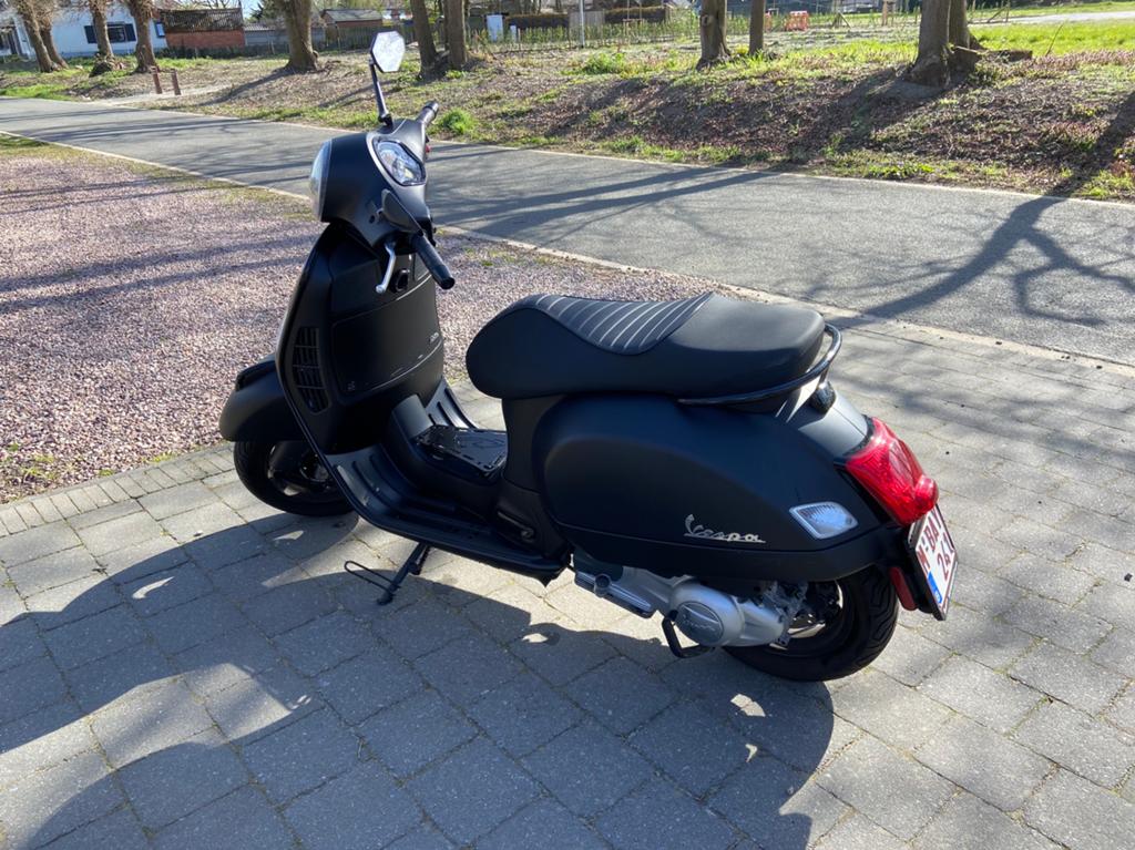 Vespa super GTS 300 notte, Motoren, Motoren | Piaggio, Particulier