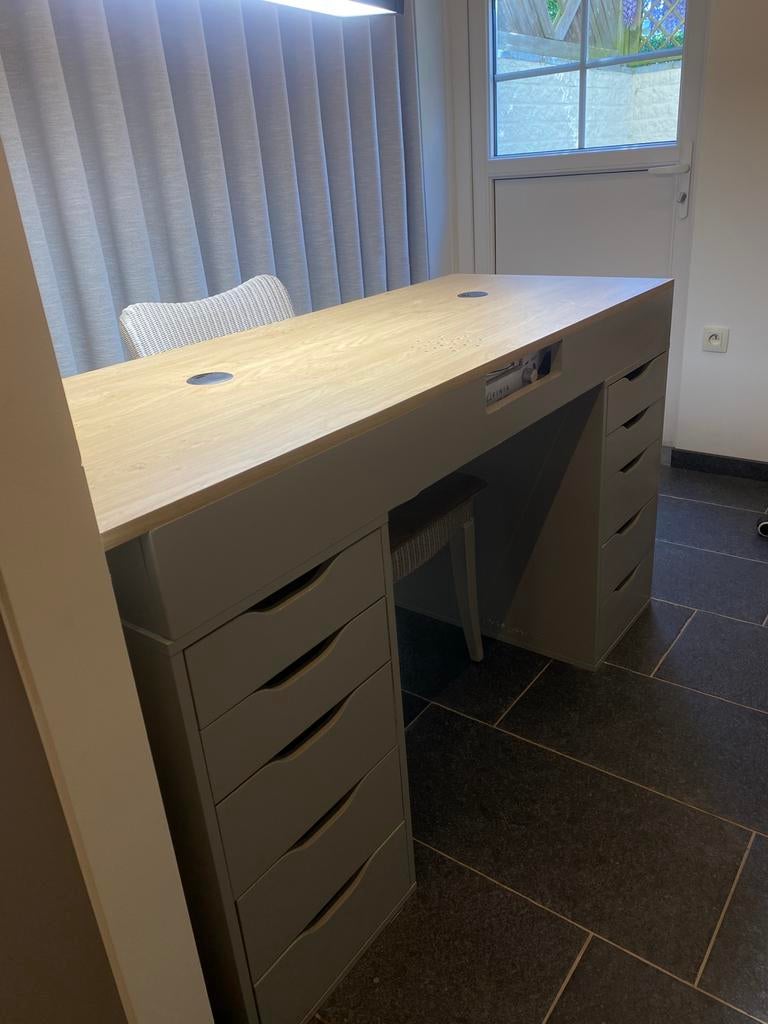 Nageltafel met afzuiging + professionele werklamp, Huis en Inrichting, Ophalen, Gebruikt, Opzetstuk, Beige