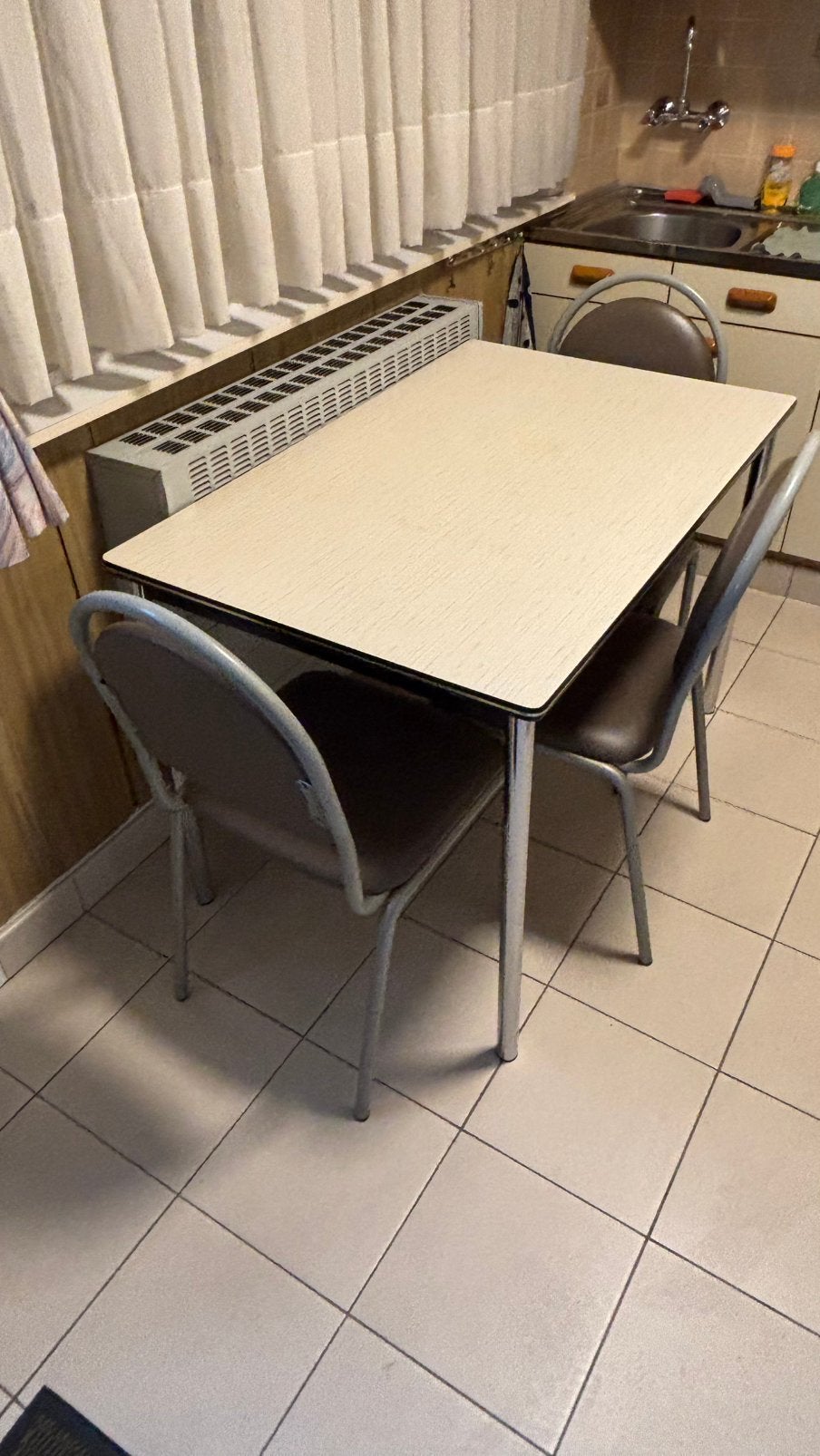 Keukentafel + 3 stoelen, Enlèvement, Comme neuf