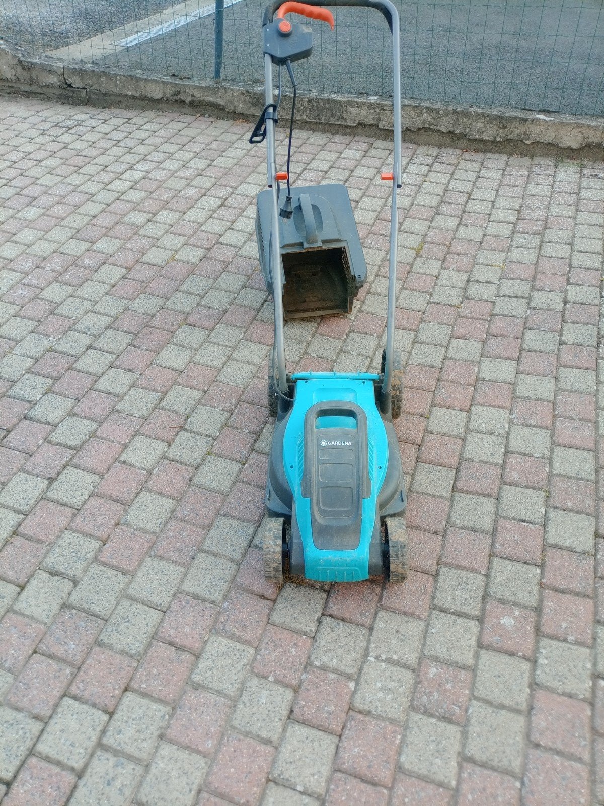 Tondeuse électrique Gardena, Enlèvement