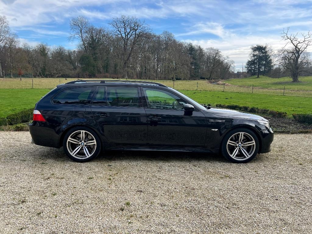 BMW M5 TOURING V10 BEDRIJFSWAGEN/BELASTINGVRIJ, Auto's, BMW, Automaat, Achterwielaandrijving, Zwart, Leder